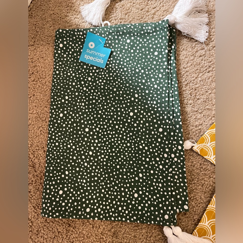 Pattern Placemat and Table Runner Set - Picture 3 of 8